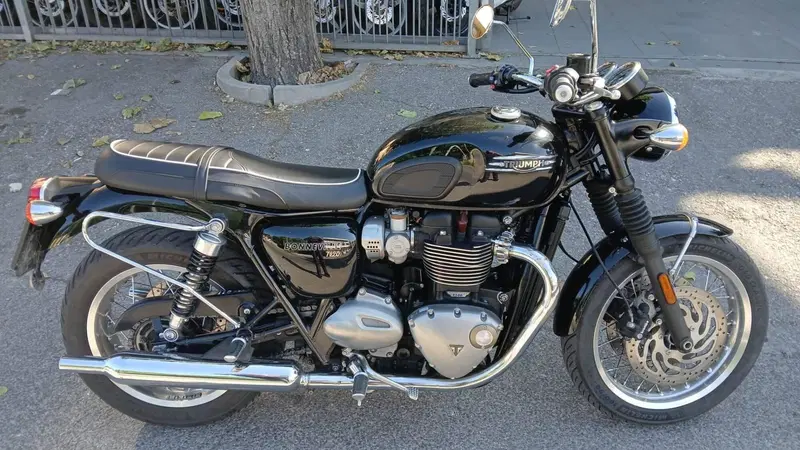 Triumph Bonneville T120 (2021 - 25) (4)