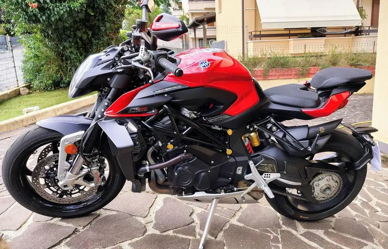 MV Agusta Brutale 1000 RS (2022 - 26) (2)