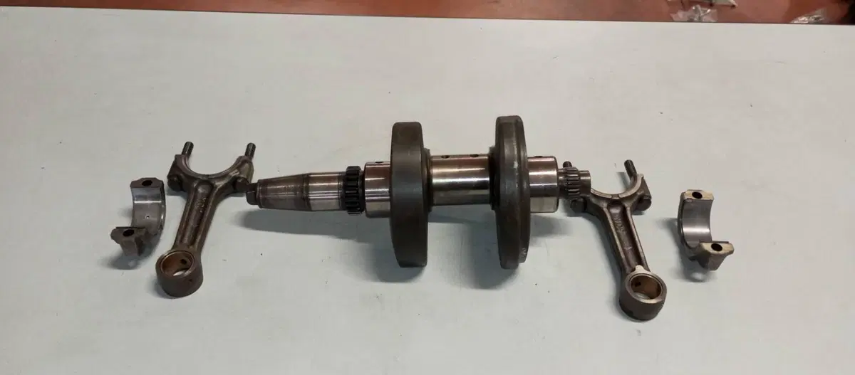 ALBERO MOTORE E BIELLE HONDA CX500 TURBO (9)