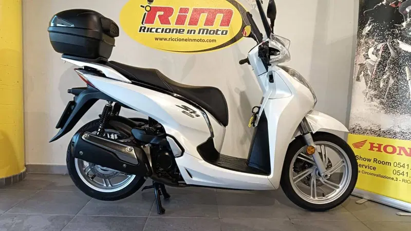 Honda SH 300 i ABS (2016 - 20) (2)