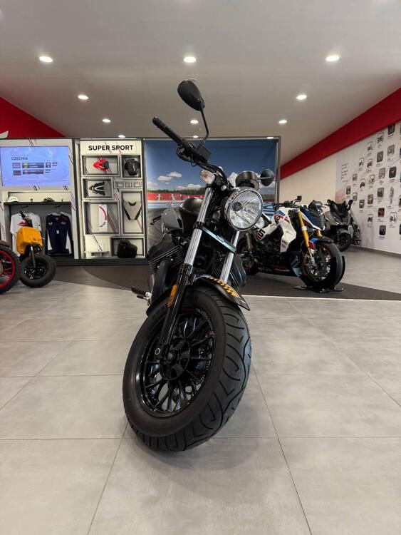 Moto Guzzi V9 Bobber (2016 - 18) (5)