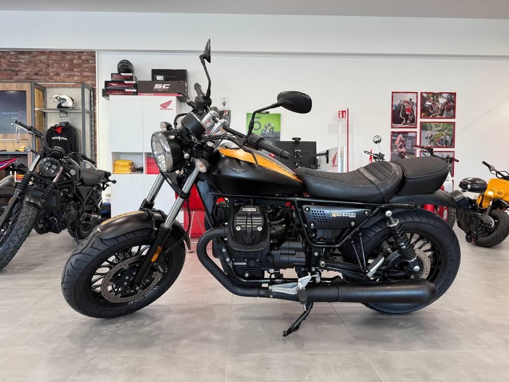 Moto Guzzi V9 Bobber (2016 - 18) (3)