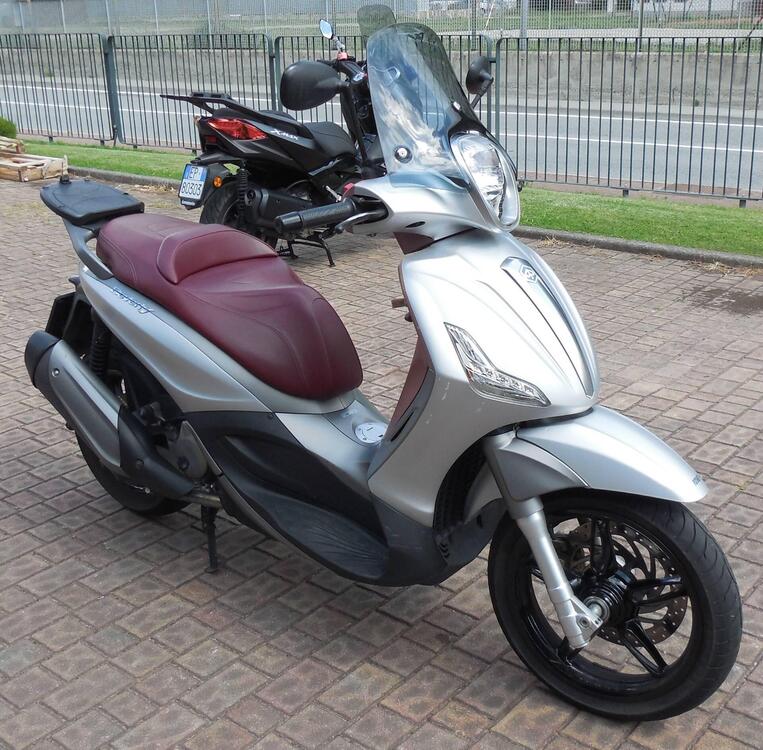 Piaggio Beverly 350 SportTouring ie (2011 - 15) (2)