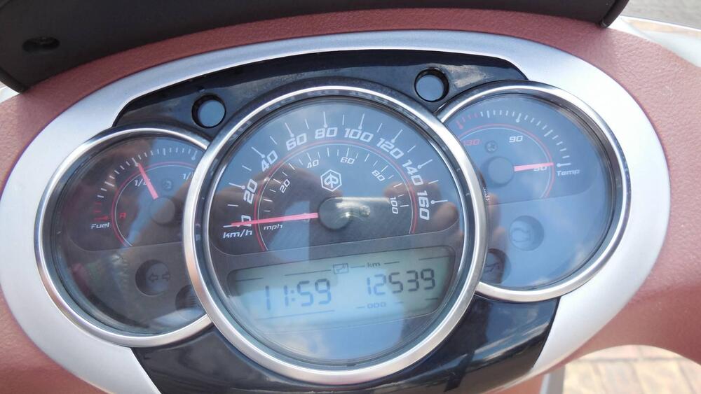 Piaggio Beverly 350 SportTouring ie (2011 - 15) (4)