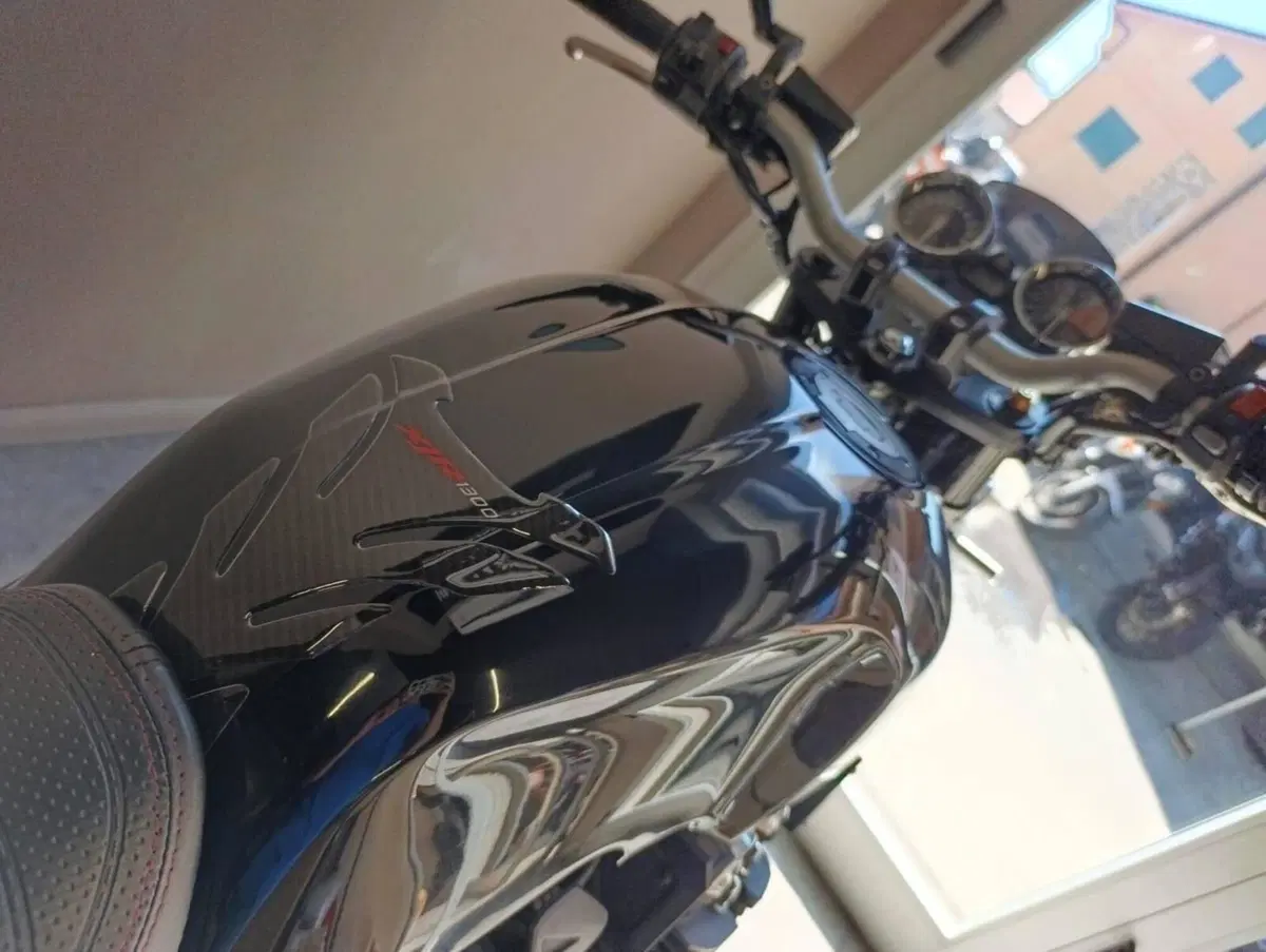 Yamaha XJR 1300 (2015 - 17) (9)