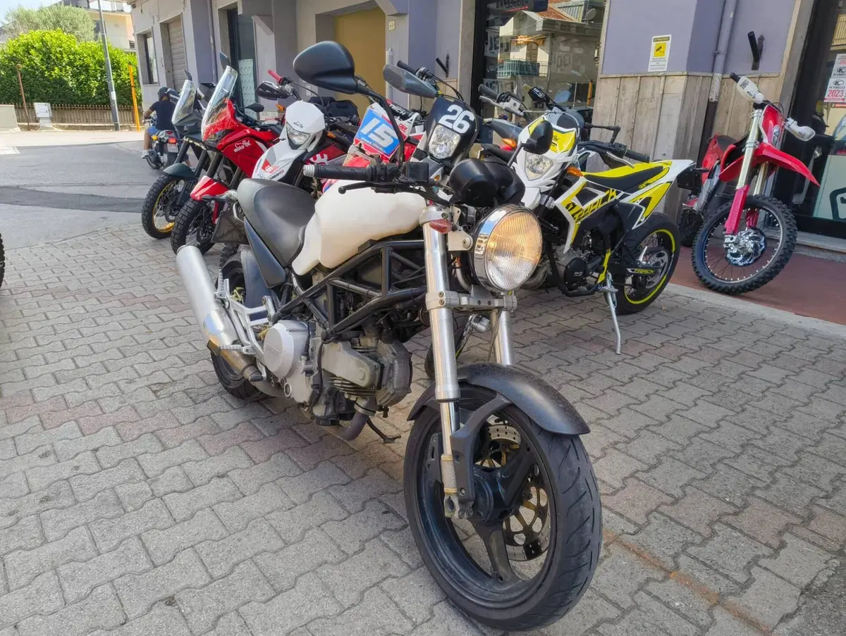 Ducati Monster 400 (2000 - 02) (2)