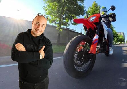 Test Novità KTM 390 SMC R: la piccola Supermoto che fa sul serio [VIDEO]