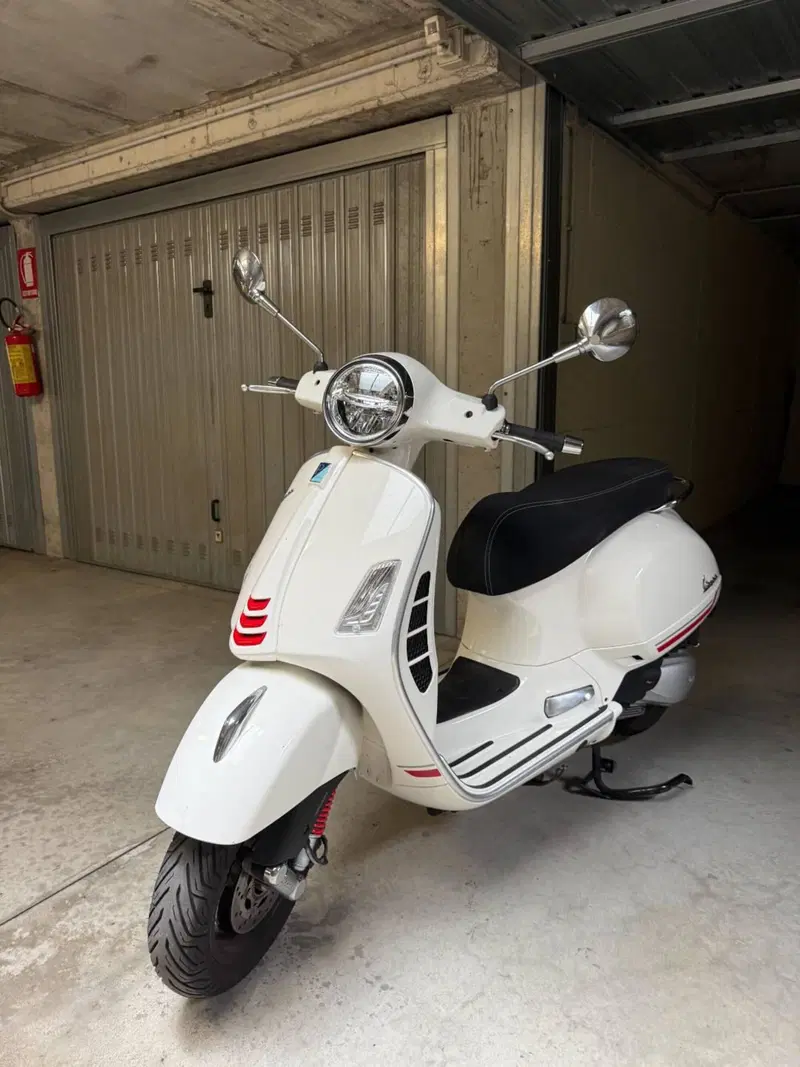 Vespa GTS 300 Super Hpe (2021 - 22)