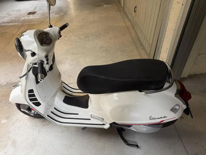 Vespa GTS 300 Super Hpe (2021 - 22) (3)