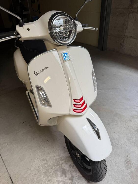 Vespa GTS 300 Super Hpe (2021 - 22) (4)