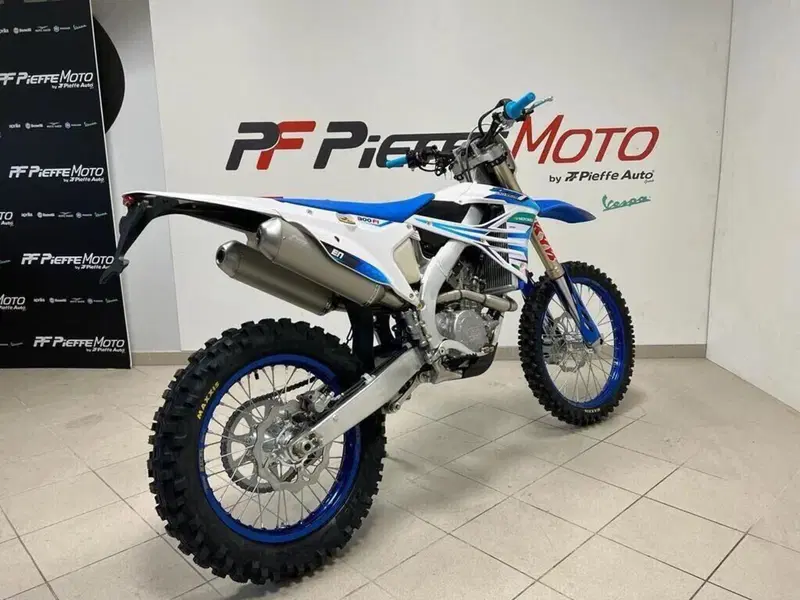 Tm Moto EN 300 ES Fi 4T TM Corse (2026) (4)