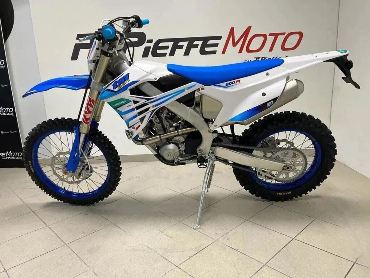 Tm Moto EN 300 ES Fi 4T TM Corse (2026) (2)