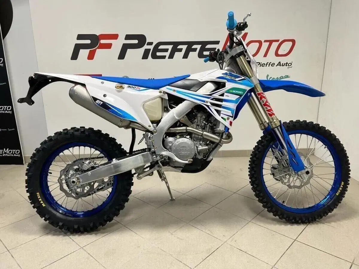 Tm Moto EN 300 ES Fi 4T TM Corse (2026) (5)