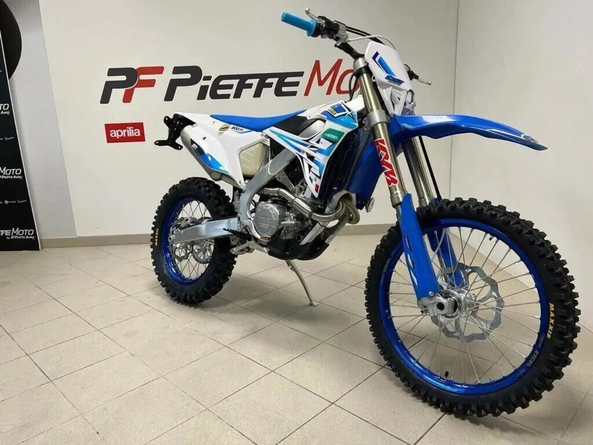 Tm Moto EN 300 ES Fi 4T TM Corse (2026) (6)