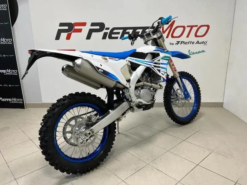 Tm Moto EN 250 ES Fi 4T TM Corse (2026) (4)