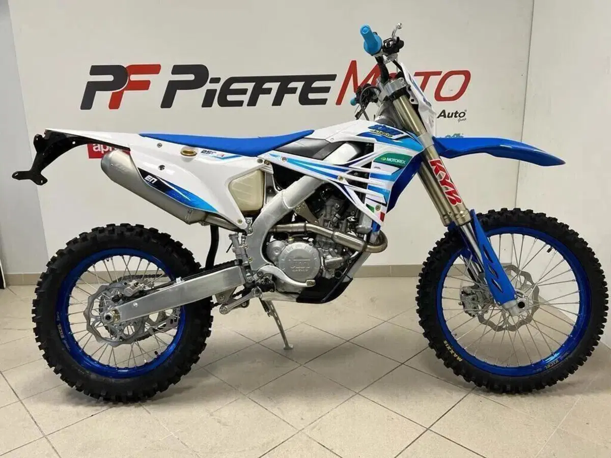 Tm Moto EN 250 ES Fi 4T TM Corse (2026) (5)