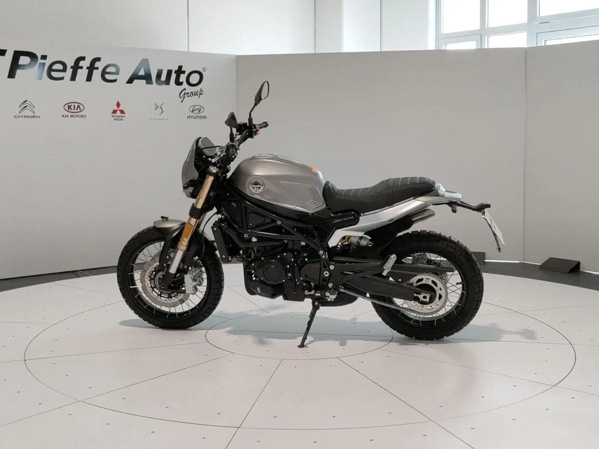 Benelli Leoncino 800 Trail (2022 - 26) (2)