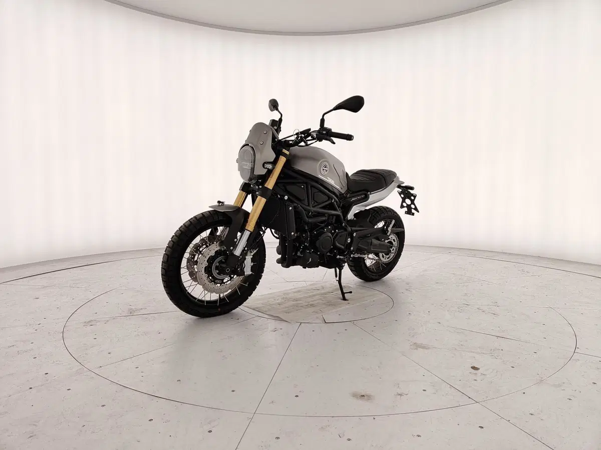 Benelli Leoncino 800 Trail (2022 - 26)