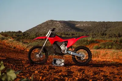 Stark VARG MX 1.2: la nuova generazione della moto da cross elettrica promette pi&ugrave; autonomia [VIDEO]