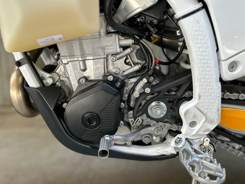 Husqvarna FE 450 Heritage (2025) (6)