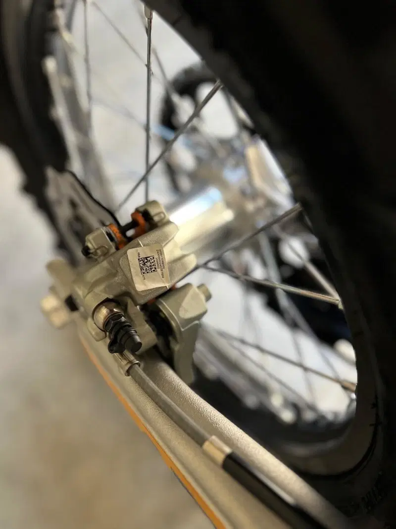 Husqvarna FE 450 Heritage (2025) (8)