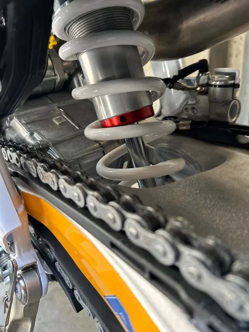 Husqvarna FE 450 Heritage (2025) (11)