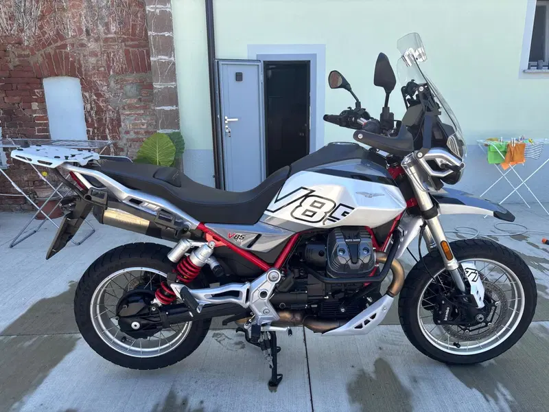 Moto Guzzi V85 TT (2024 - 26) (3)