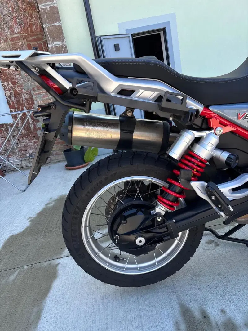 Moto Guzzi V85 TT (2024 - 26) (5)