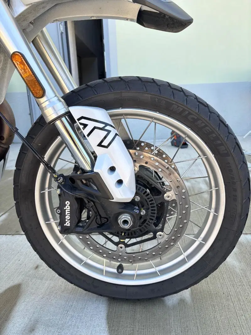Moto Guzzi V85 TT (2024 - 26) (7)