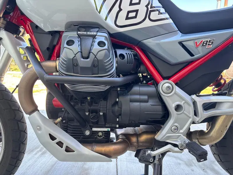 Moto Guzzi V85 TT (2024 - 26) (10)