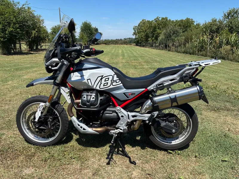 Moto Guzzi V85 TT (2024 - 26) (2)