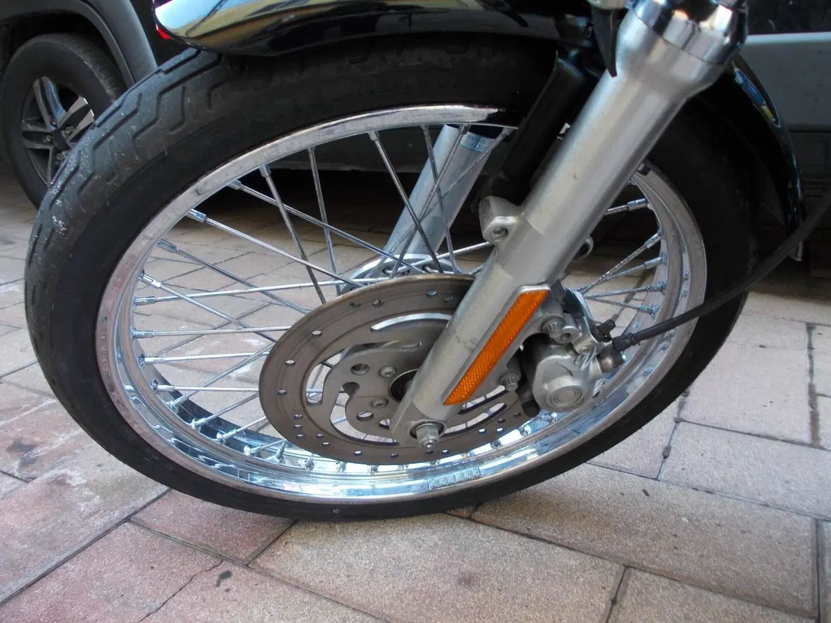 Harley-Davidson 883 (2006 - 07) - XL (8)