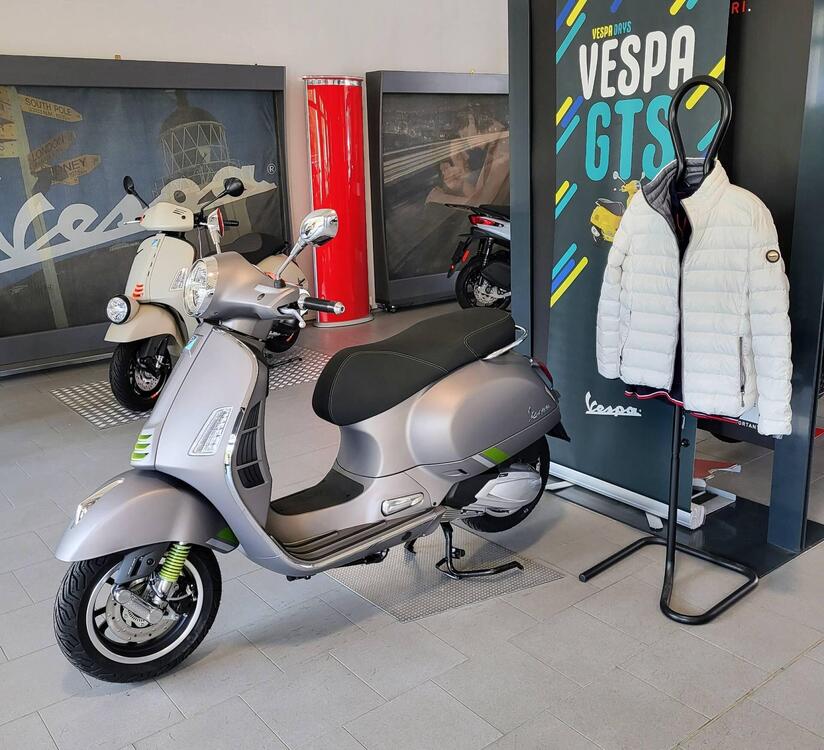 Vespa GTS 310 Super Tech (2025) (2)