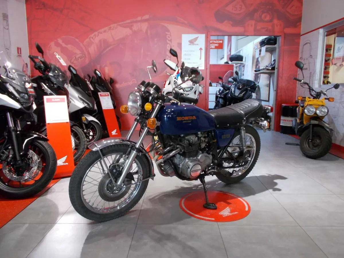 Honda CB 400 Super Sport (2)
