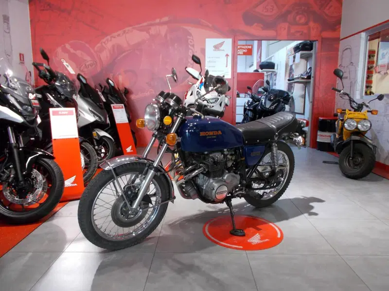Honda CB 400 Super Sport (2)