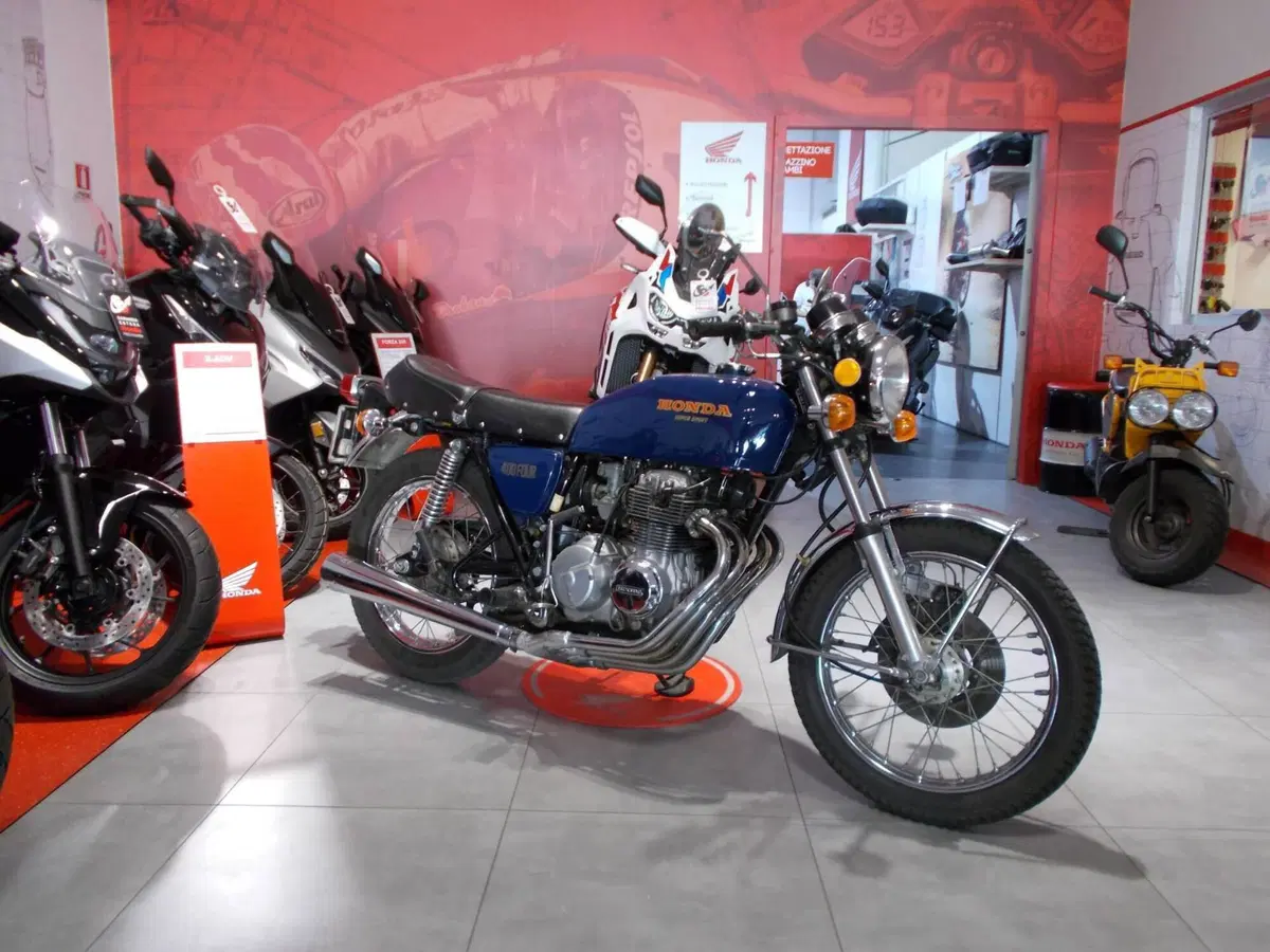 Honda CB 400 Super Sport (10)