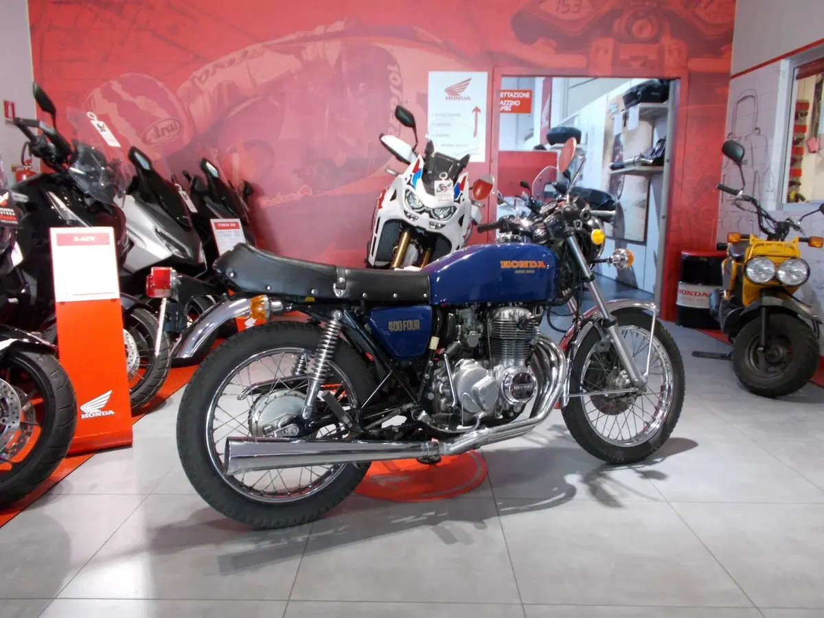 Honda CB 400 Super Sport (12)