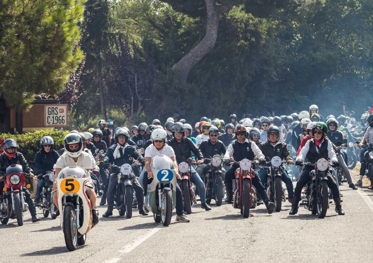 Benelli Week 2025 a Pesaro: una settimana in sella alla leggenda di Mike “The Bike” Hailwood