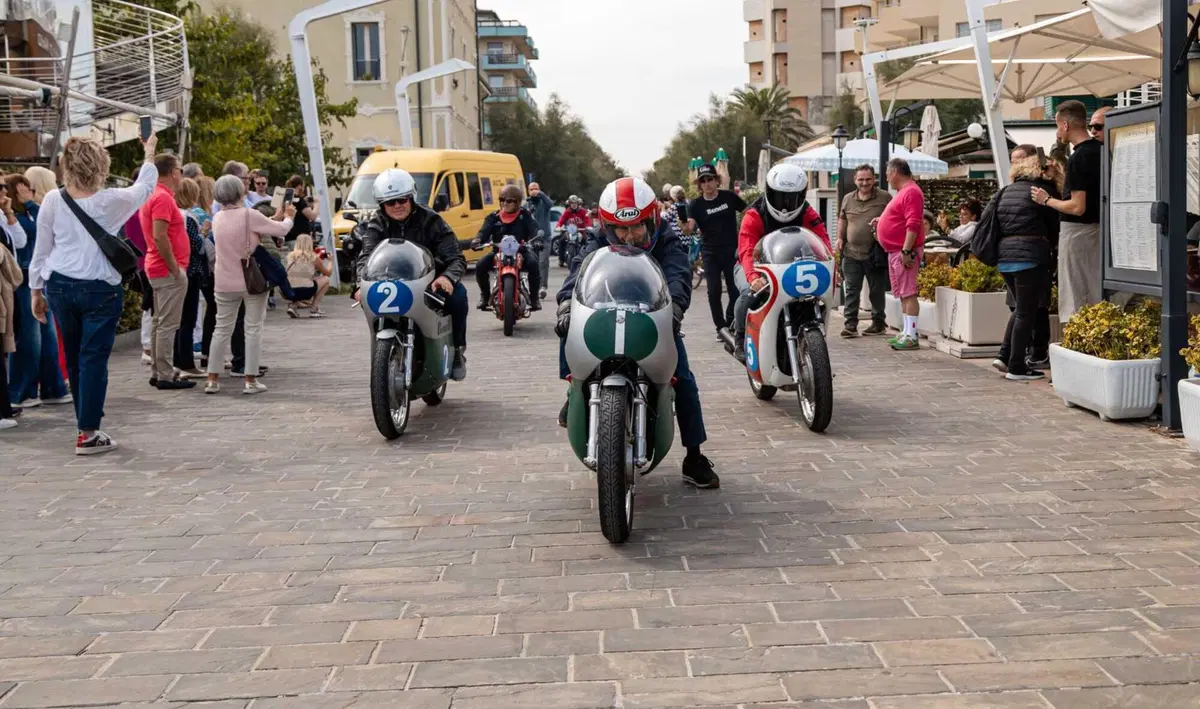 Benelli Week 2025 a Pesaro: una settimana in sella alla leggenda di Mike “The Bike” Hailwood (10)