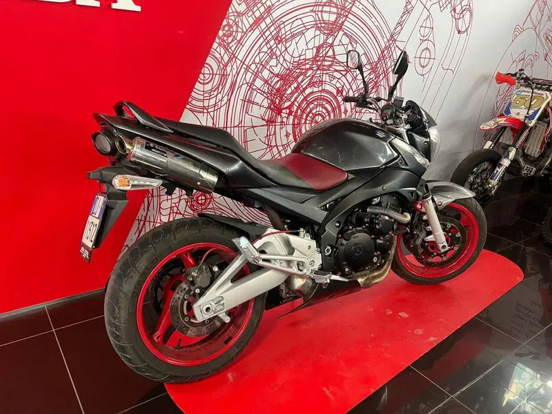 Suzuki GSR 600 (2006 - 11) (4)