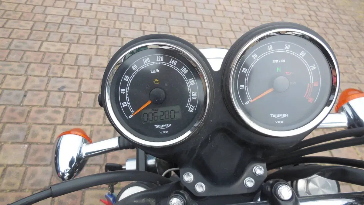 Triumph Bonneville T100 (2008 - 16) (4)