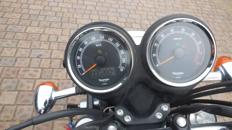 Triumph Bonneville T100 (2008 - 16) (4)