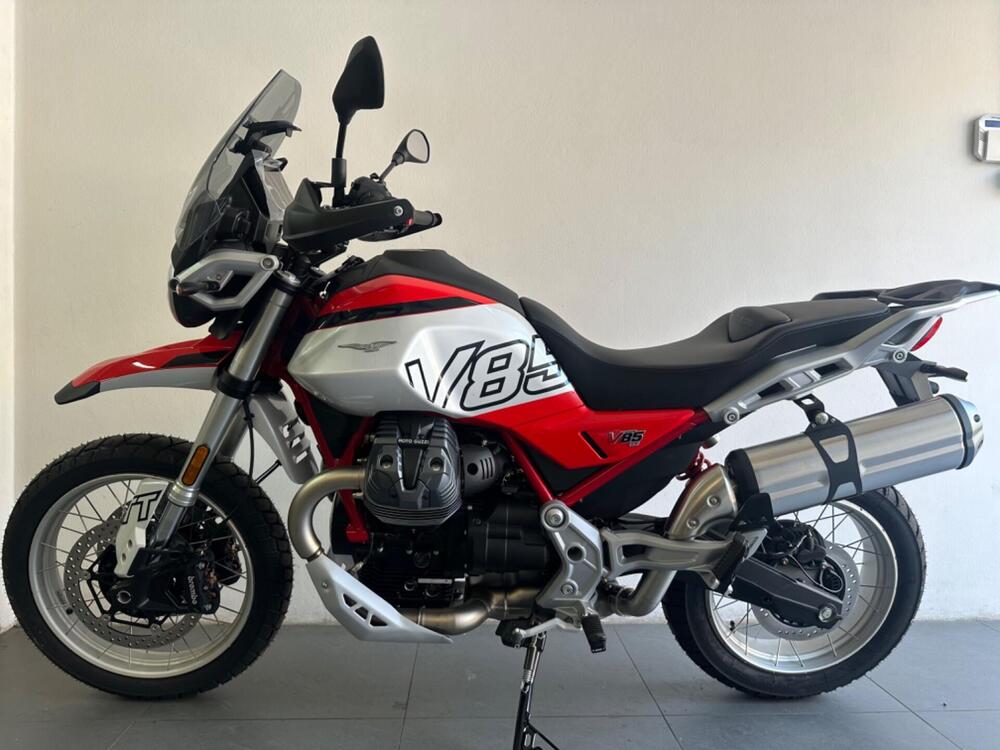 Moto Guzzi V85 TT (2024 - 25) (2)
