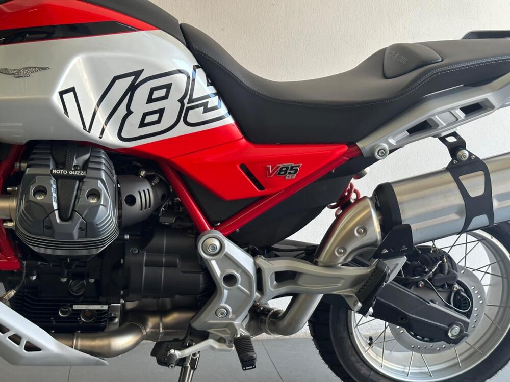 Moto Guzzi V85 TT (2024 - 25) (4)