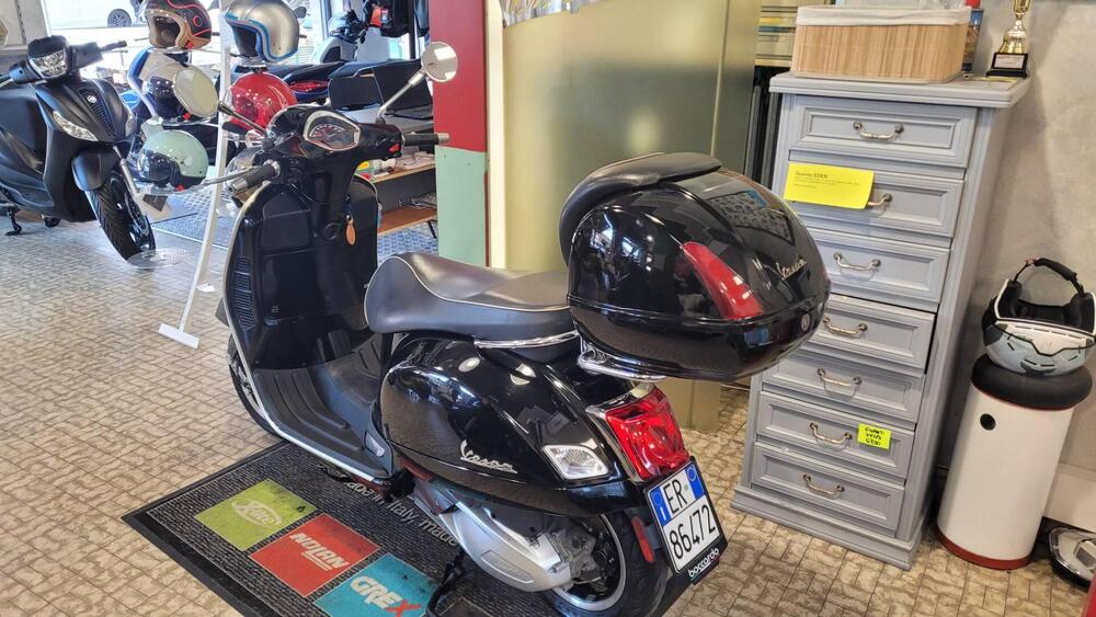 Vespa GTS 300 Super Hpe (2021 - 22) (4)