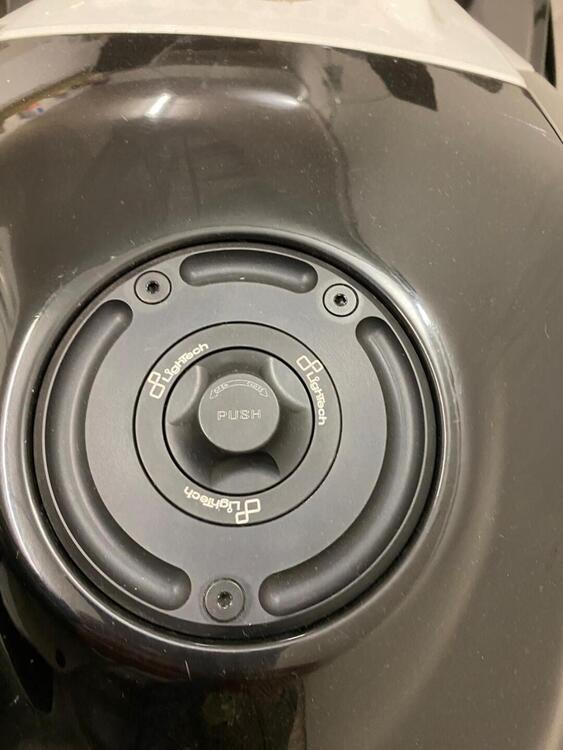 Aprilia RSV4 Factory (2009 - 12) (4)