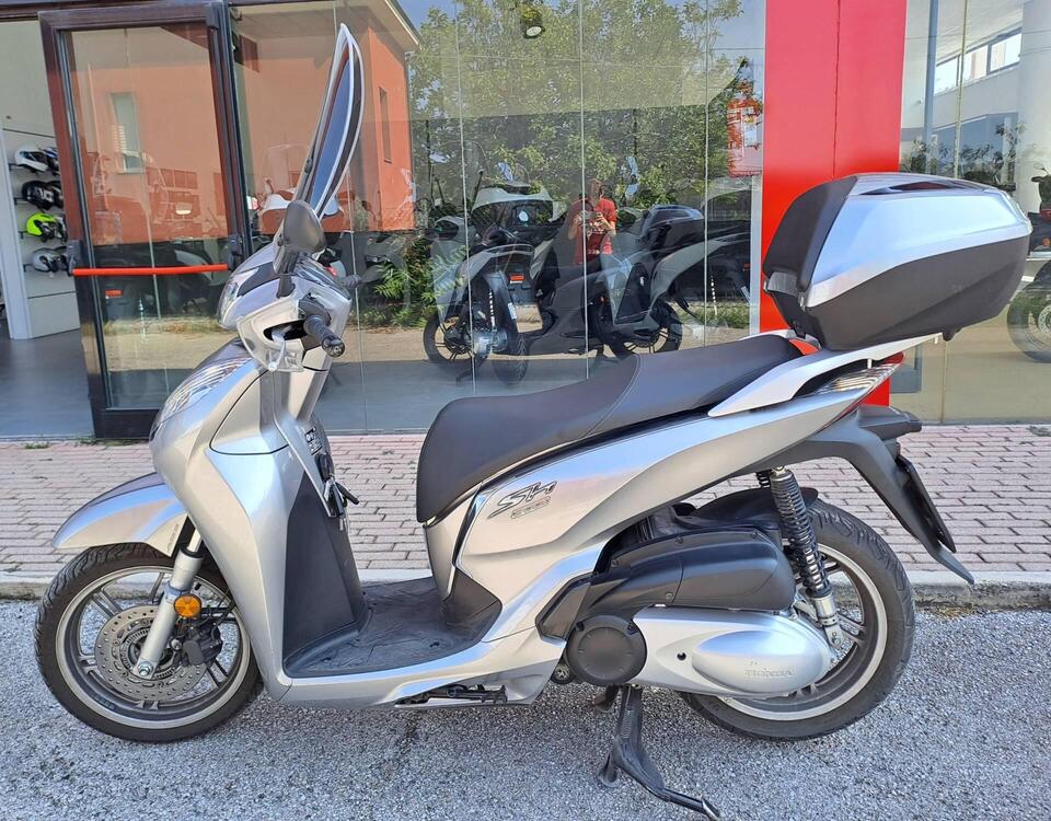Honda SH 300 i ABS (2016 - 20) (2)