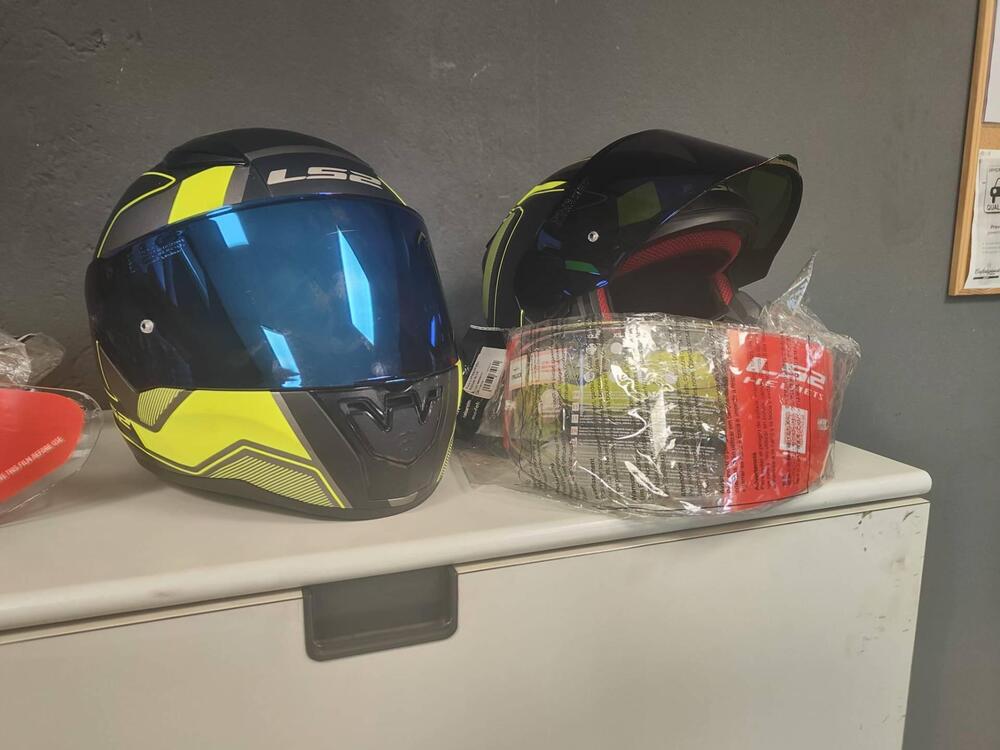 VENDO CASCHI LS2 TAGLIA L usati 1 sola stagione (2)