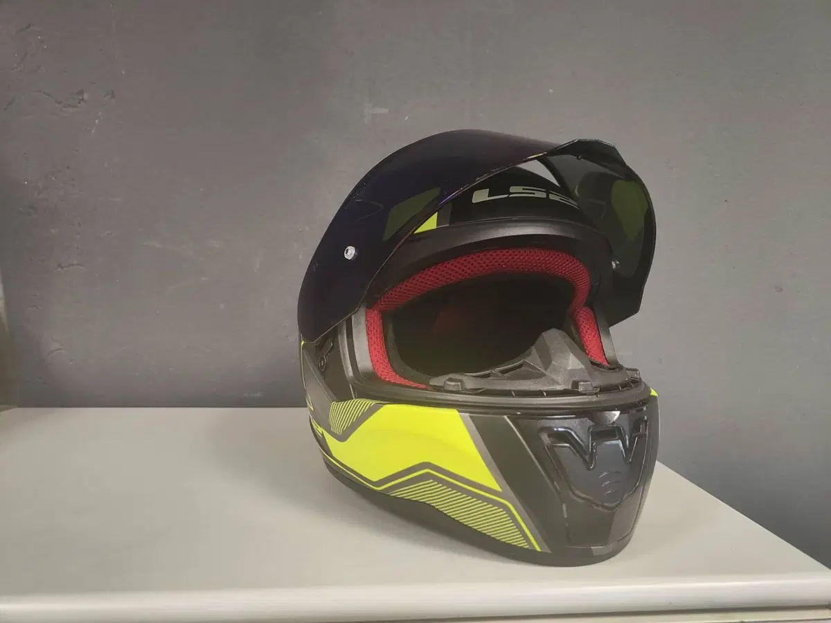 VENDO CASCHI LS2 TAGLIA L usati 1 sola stagione (3)