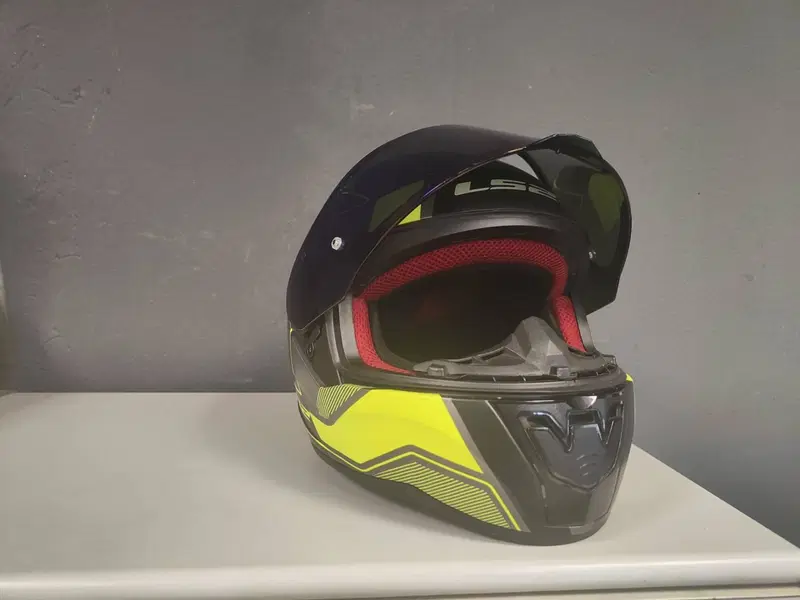 VENDO CASCHI LS2 TAGLIA L usati 1 sola stagione (3)